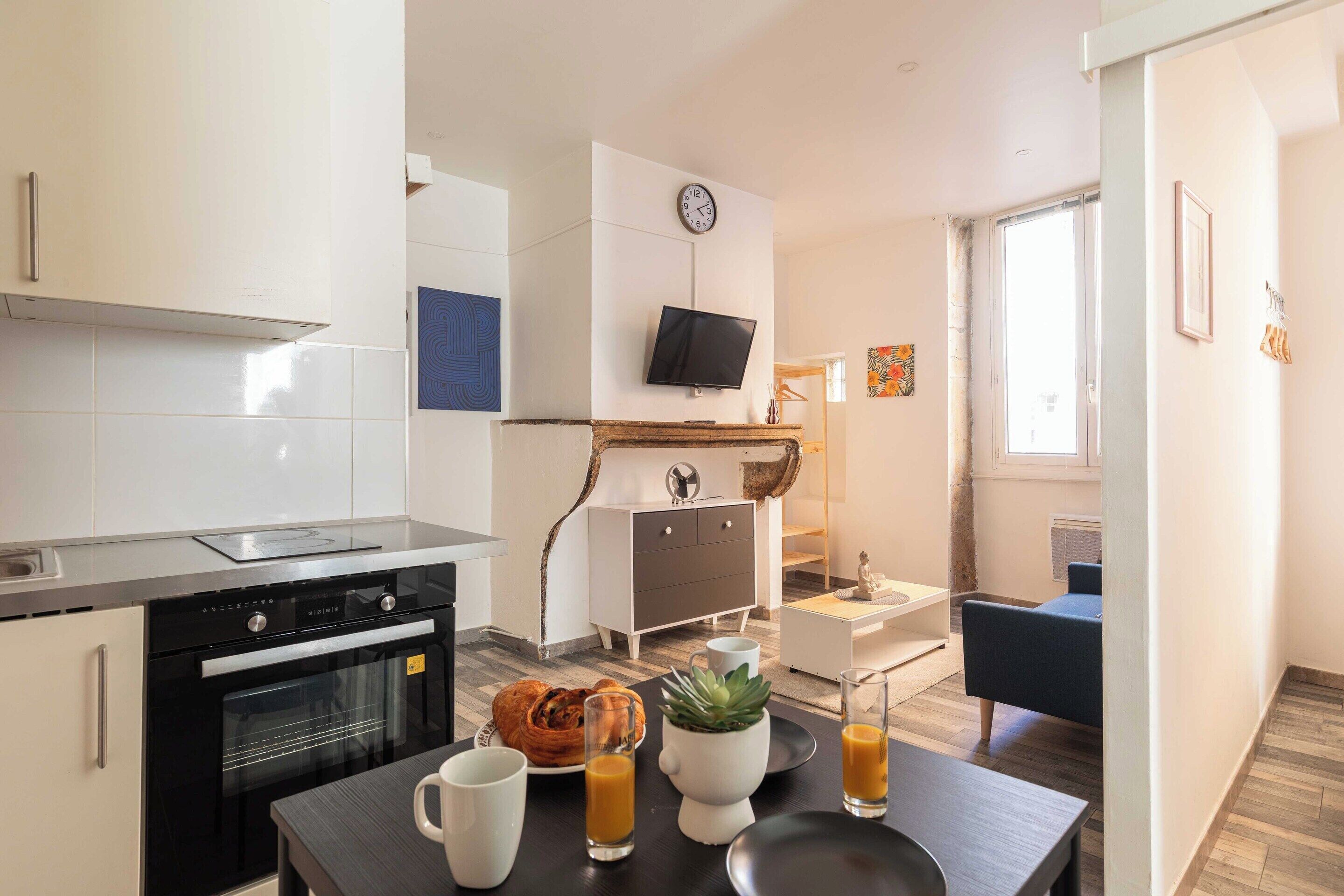 Apartment | Eigene Küche | Kühlschrank, Mikrowelle, Ofen, Herdplatte