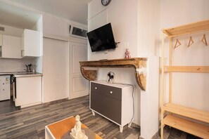 Căn hộ | Bếp riêng | Tủ lạnh, lò vi sóng, lò nướng, bếp nấu 