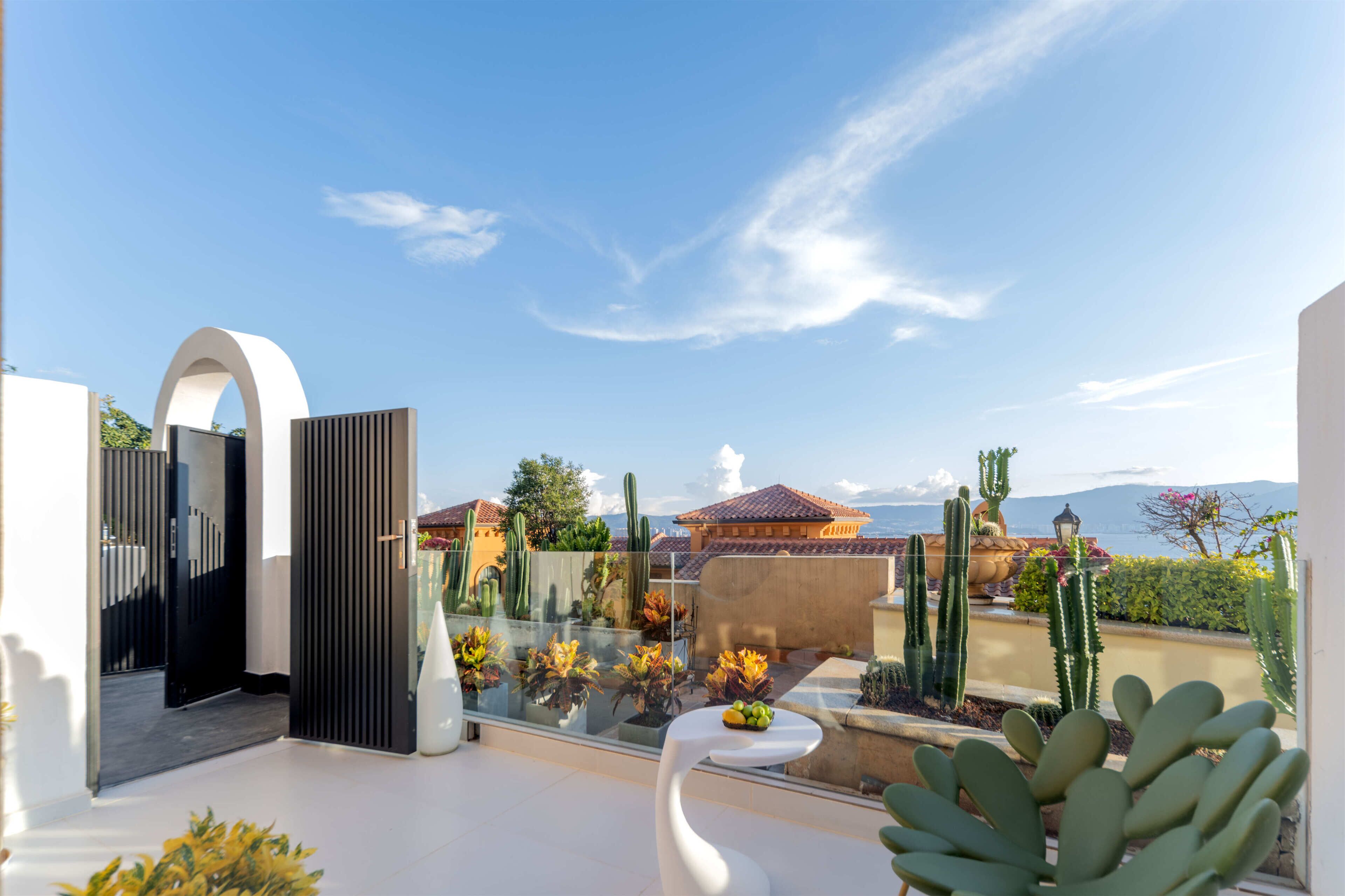 Superior Single Room, Lake View | Terrace/patio