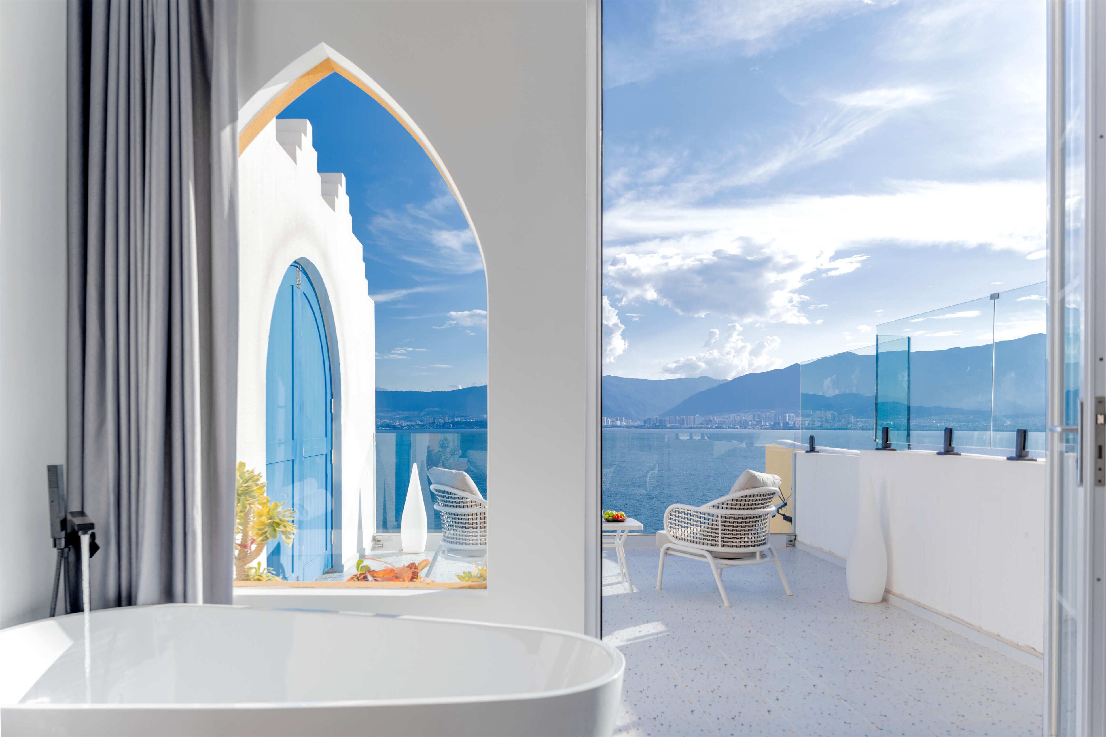 Superior Double Room, Lake View | Bathroom