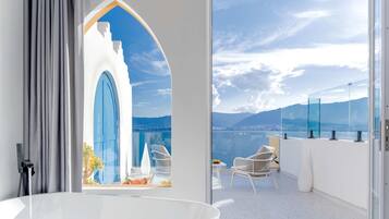 Superior Double Room, Lake View | Bathroom