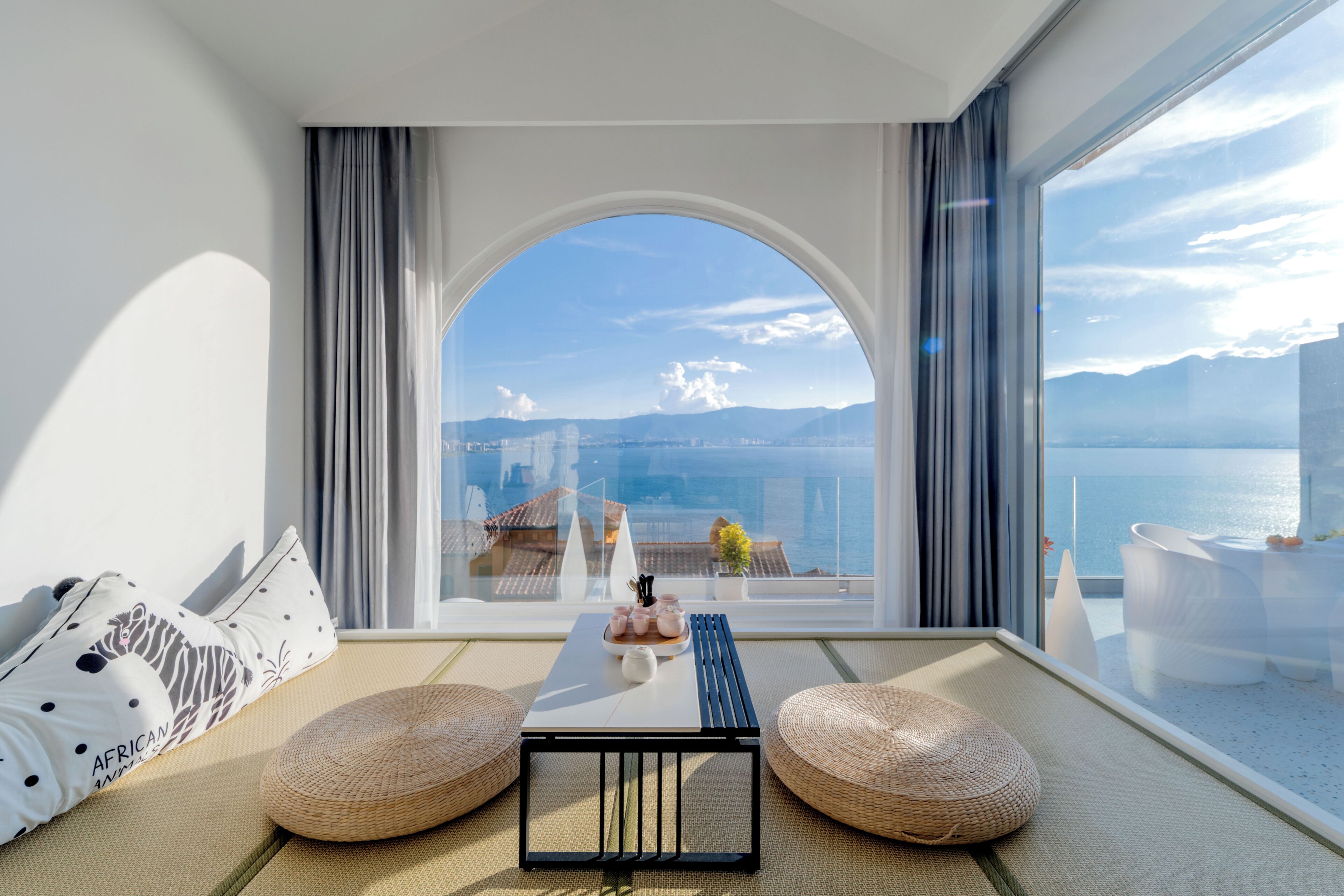 Suite, Lake View | Dining