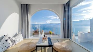 Suite, Lake View | Dining