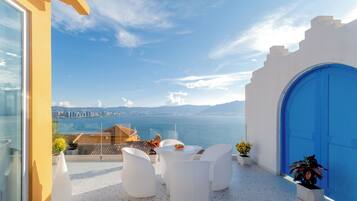Suite, Lake View | Outdoor dining