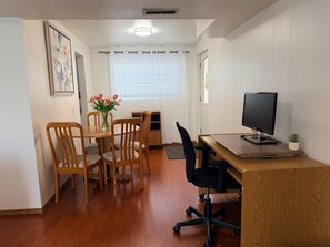Dining - Private Edmonds Retreat 3BR • 2BA • Sleeps 6 (Edmonds)