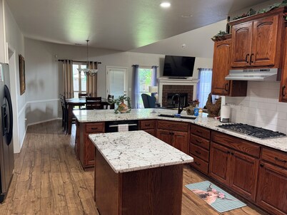 Phenomenal 5-bedroom house in a family-friendly Bixby neighborhood
