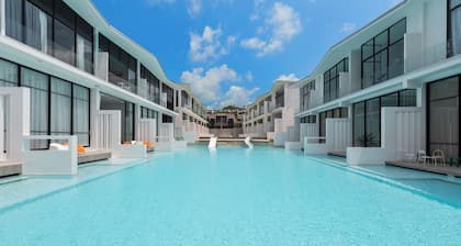 Pool Access Large Townhouse