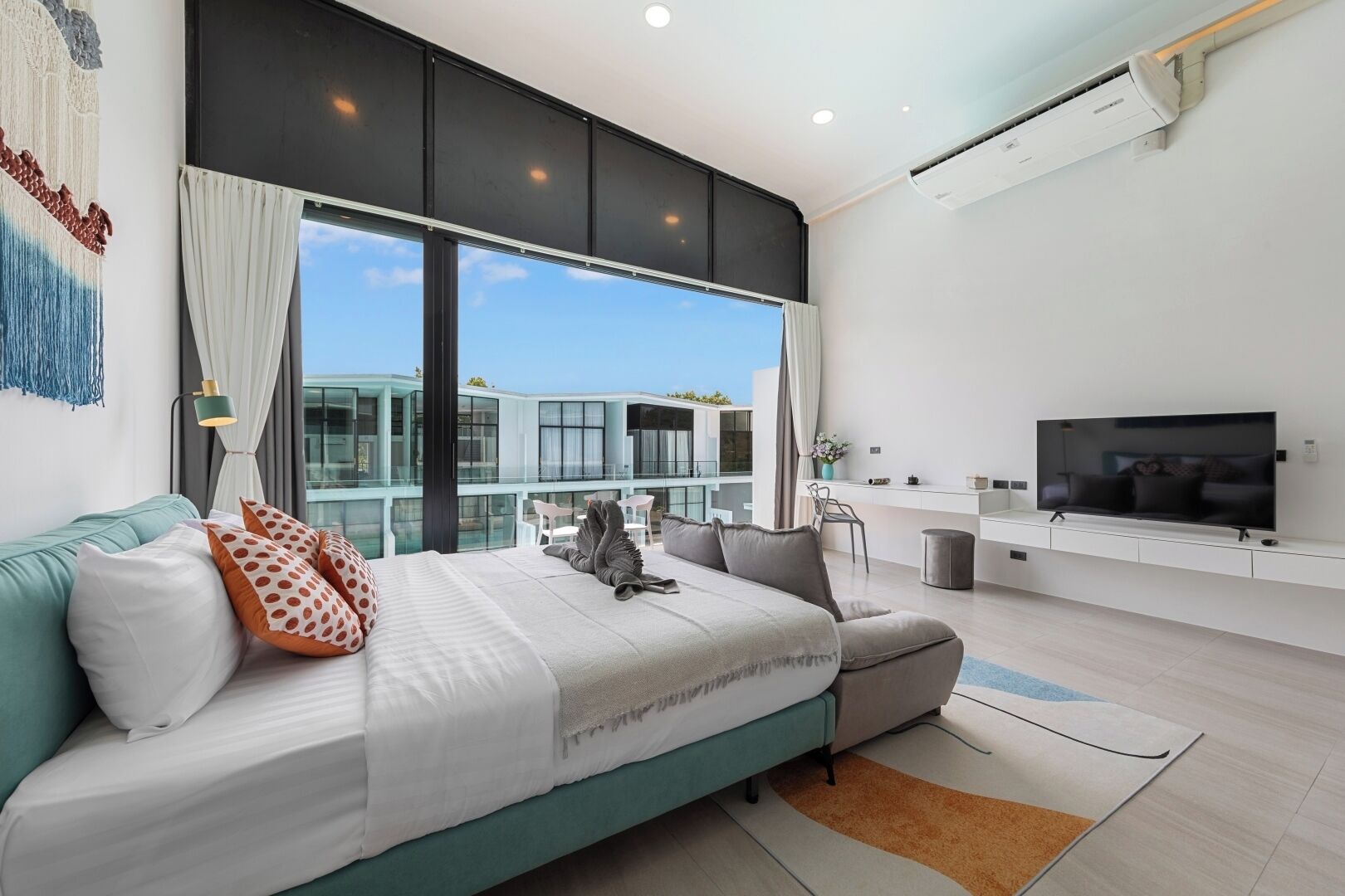 House, Balcony, Pool View | Living area | 32-inch Smart TV with digital channels