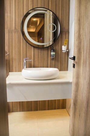 Executive Suite, City View | Bathroom | Shower, towels, soap, shampoo - Ambiiflora Hotel (Abuja)