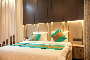 Deluxe Studio Suite | Desk, laptop workspace, free WiFi - Ambiiflora Hotel (Abuja)