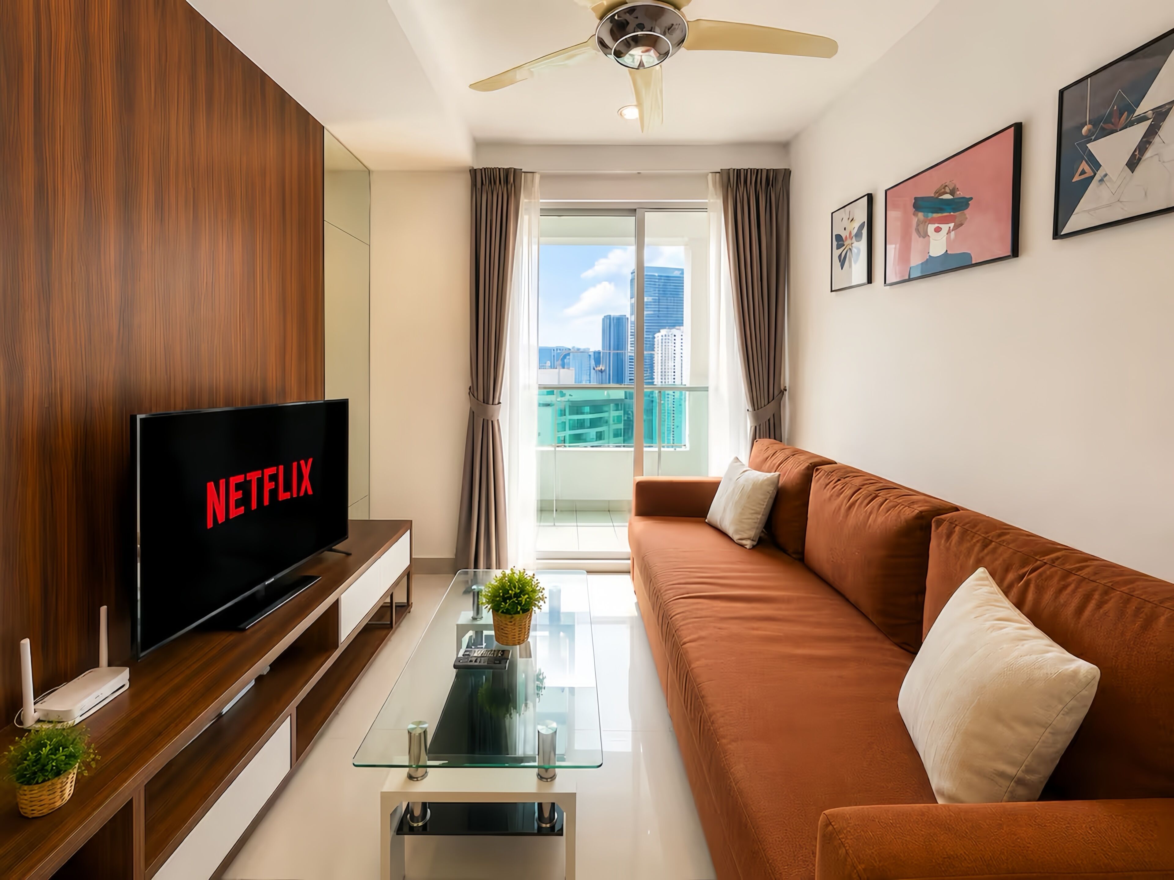 Departamento, 2 habitaciones, vista al mar | Área de sala de estar | Televisión LED de 43 pulgadas con canales digitales 