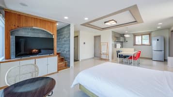 Basic Room, 1 Bedroom (Room 301 (Ocean View)) | 1 bedroom, free WiFi