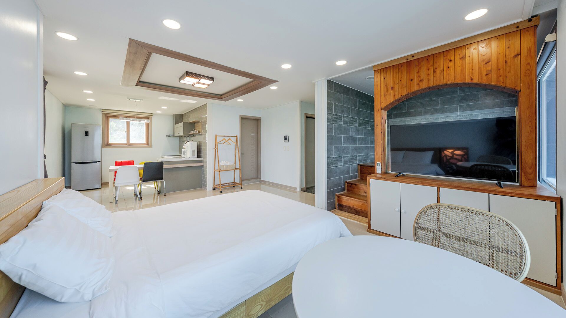 Basic Room, 1 Bedroom (Room 202 (Ocean View)) | 1 bedroom, WiFi (free)