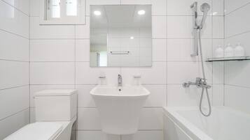 2 bedrooms, WiFi (free)