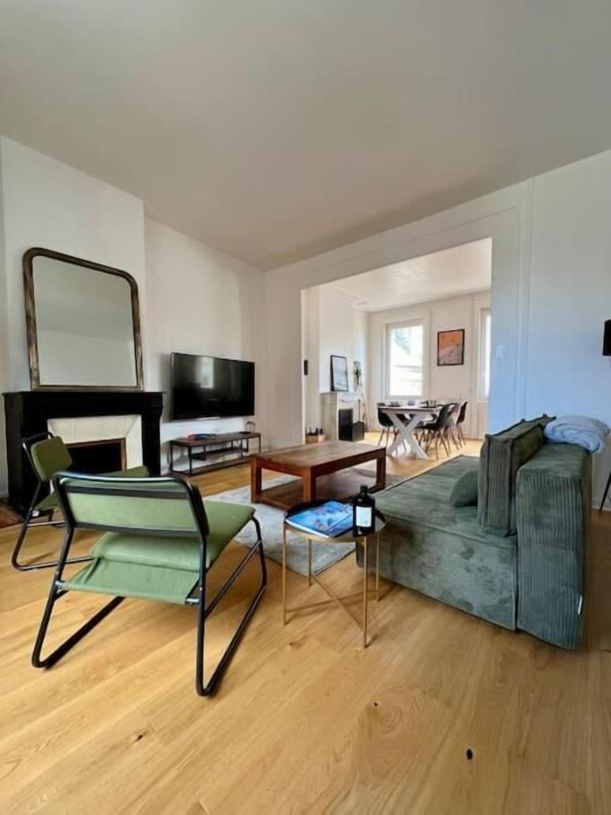 Apartment, City View | Living area