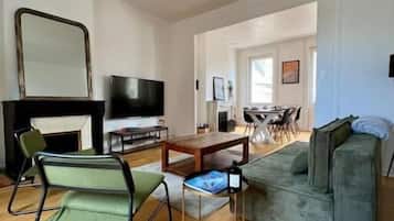 Apartment, City View | Living area