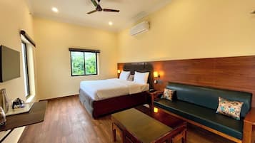 Superior Double Room, City View | Desk, free WiFi