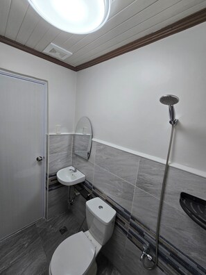 Bathroom - MSD Resort Hotel (Laoag City)