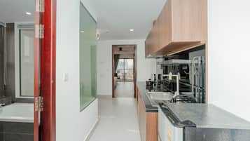 Appartement Exécutif, balcon, vue ville | Cuisine privée