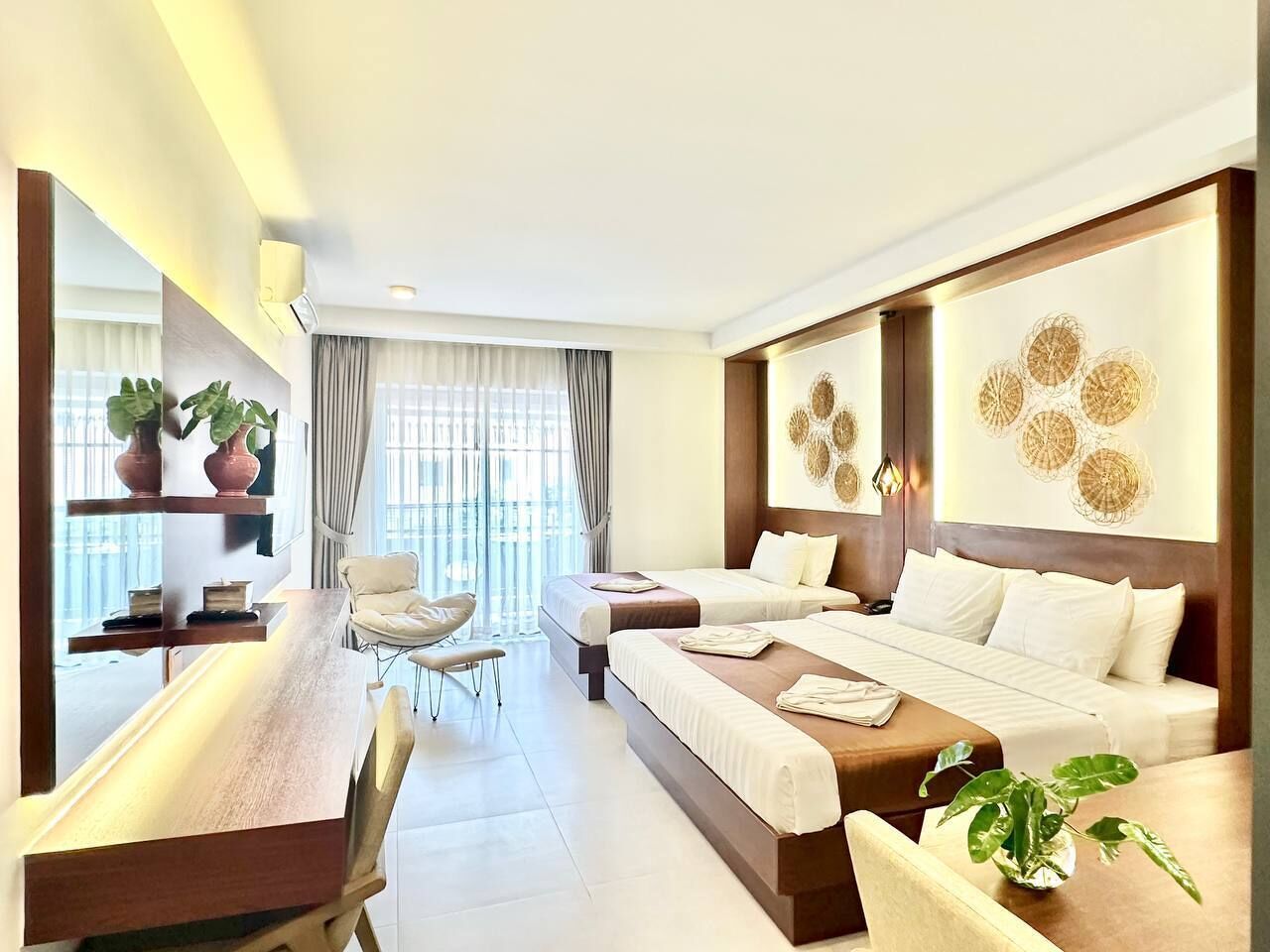 Family Twin Room | Desk, free WiFi