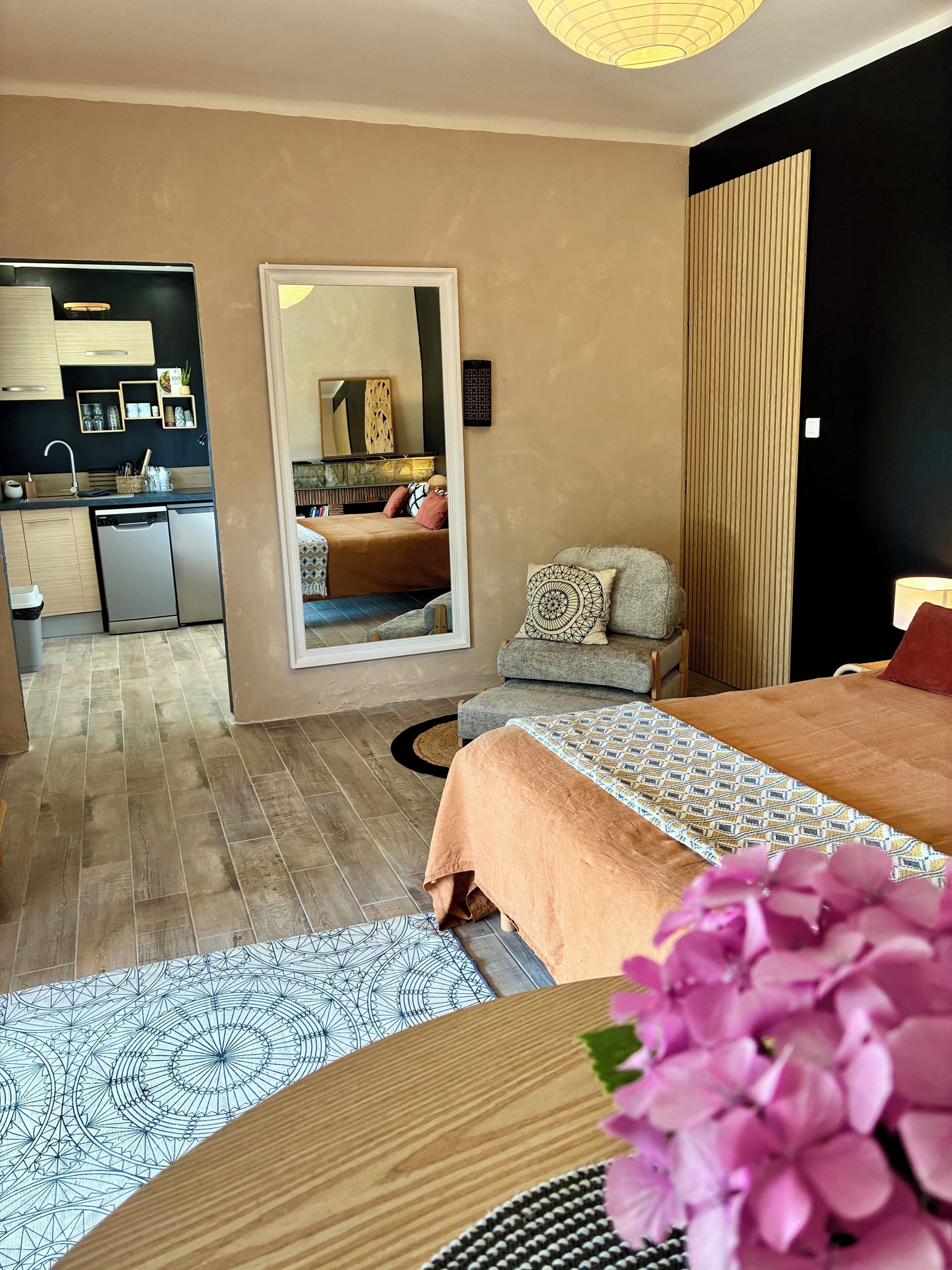 1 chambre, fer et planche à repasser, Wi-Fi gratuit, draps fournis