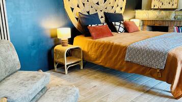 Iron/ironing board, free WiFi, bed sheets
