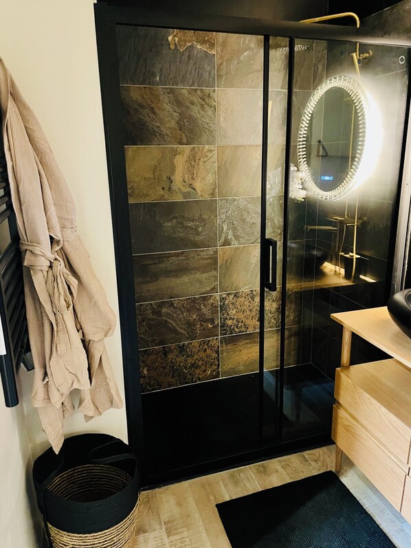 Bathroom - Casa Alma, Cité view, private 2-seater spa, terrace and garden (Carcassonne)