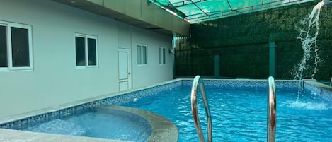 室外游泳池