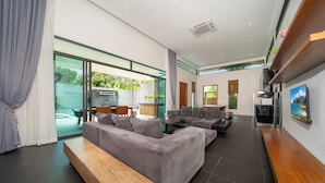 Living area - The Cheetar Luxury Private Pool Villas (Kathu)