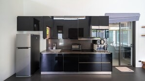 Private kitchen - The Cheetar Luxury Private Pool Villas (Kathu)