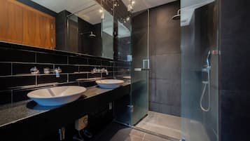 Luxury-Villa, 3Â Schlafzimmer, eigener Pool | Badezimmer | Dusche, Haartrockner, HandtĂŒcher, Shampoo