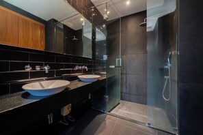 Luxury Villa, 3 Bedrooms, Private Pool | Bathroom - The Cheetar Luxury Private Pool Villas (Kathu)