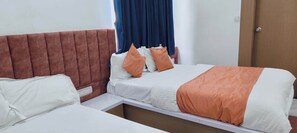 Deluxe-Vierbettzimmer | Schreibtisch, kostenloses WLAN