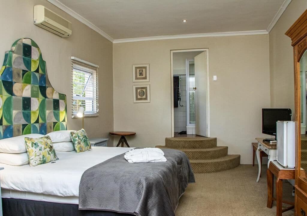 In-room safe, laptop workspace, WiFi (free)