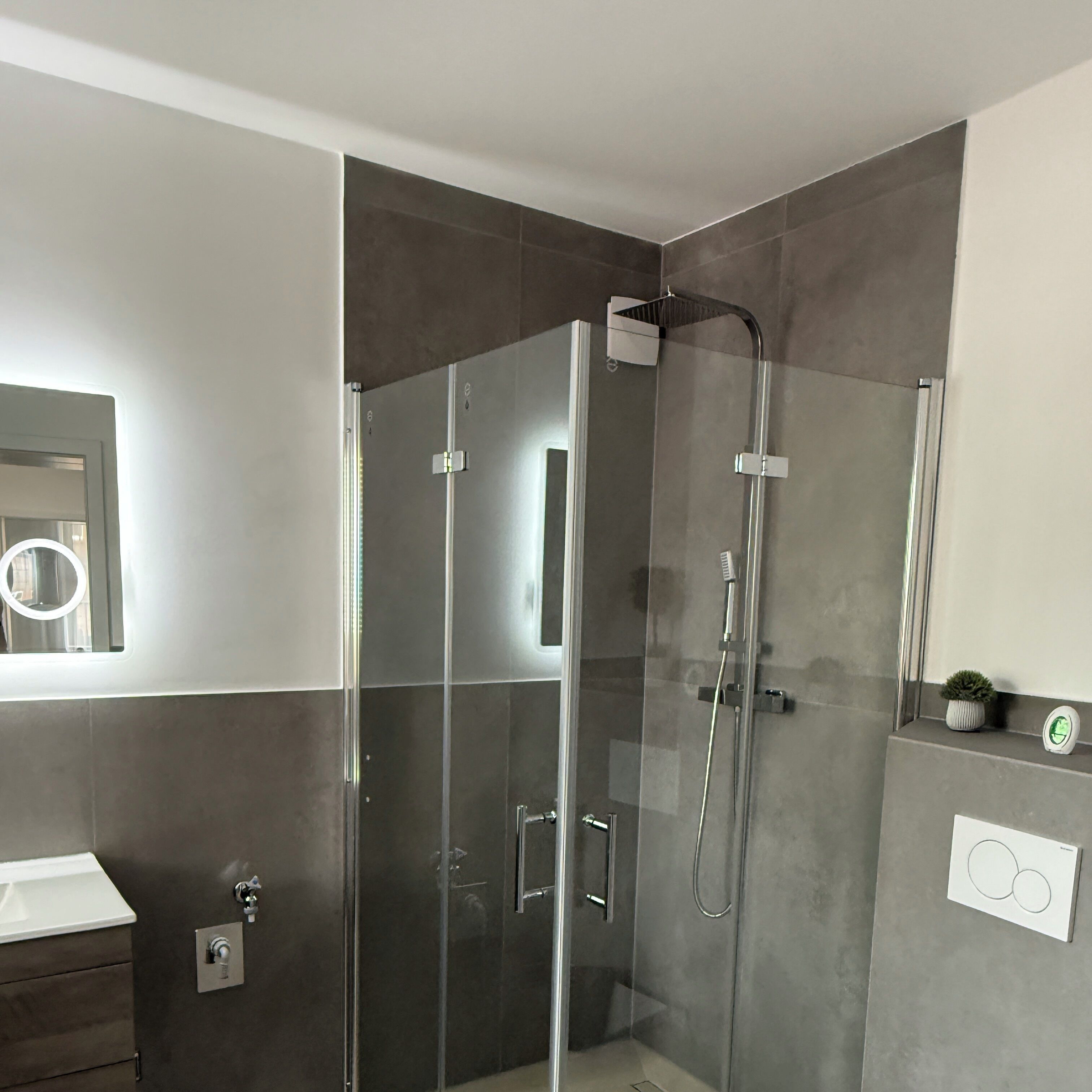 Shower, hair dryer, towels, toilet paper