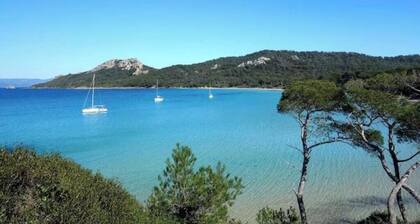 Walking distance, beach, port. terrace & balcony.6 pers
