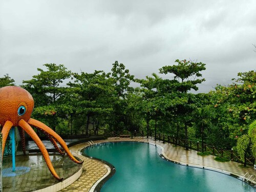 Heaven Hill Resort