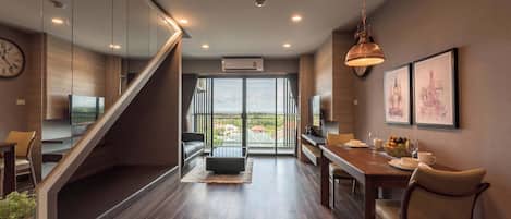 Duplex | Free WiFi