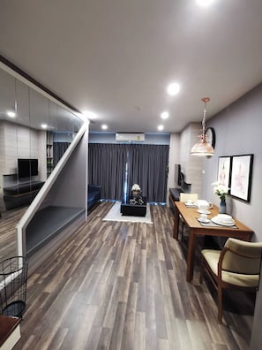 Duplex | Dining - Premire Luxe Hotel Chonburi (Chonburi)
