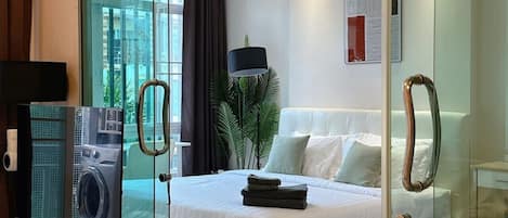 Desk, iron/ironing board, WiFi, bed sheets