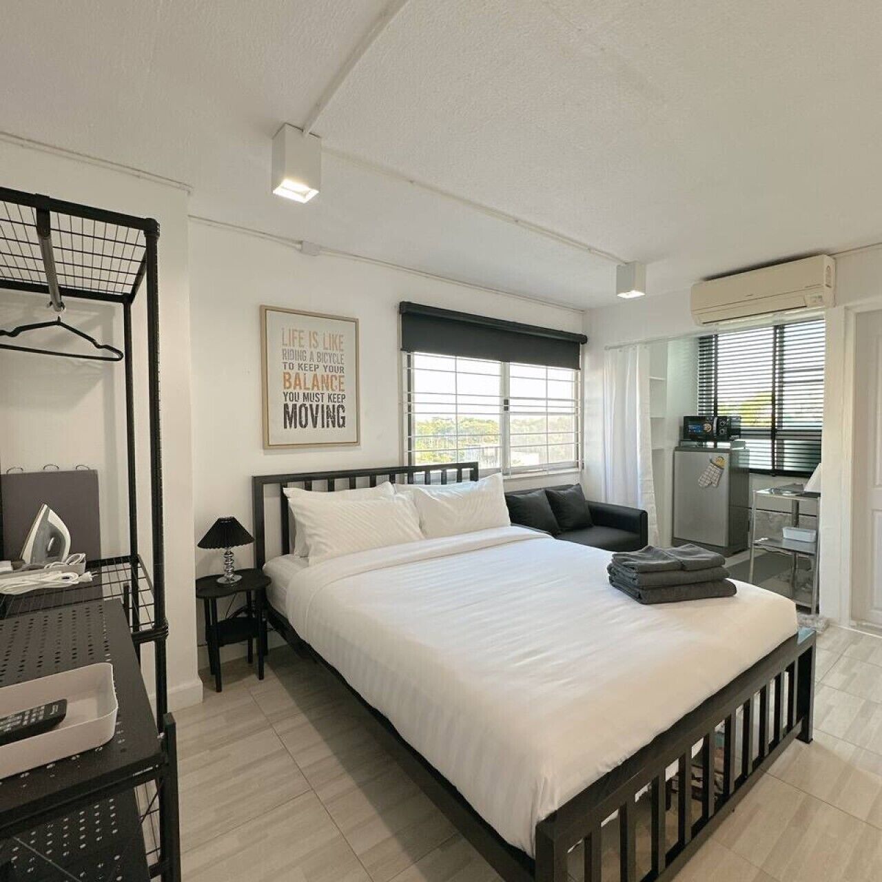 Desk, iron/ironing board, WiFi, bed sheets