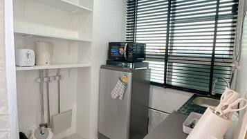 Fridge, microwave, stovetop, toaster