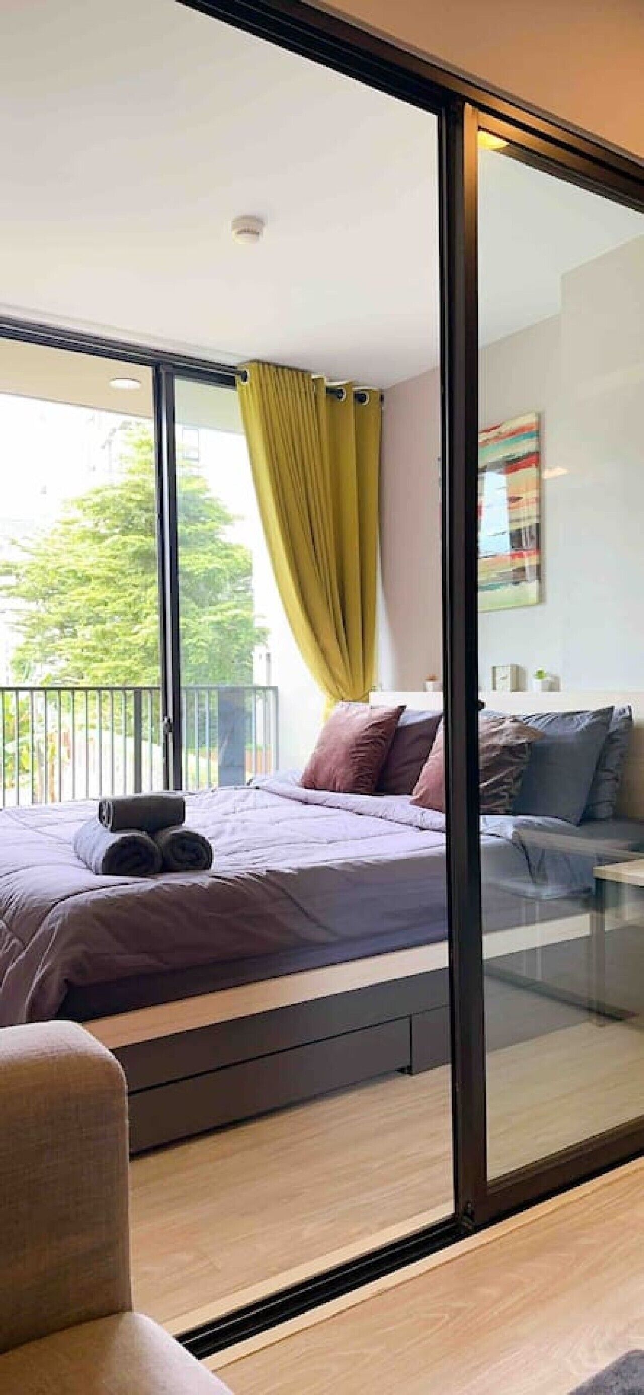 Desk, iron/ironing board, WiFi, bed sheets