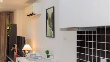 Fridge, microwave, stovetop, cookware/dishes/utensils