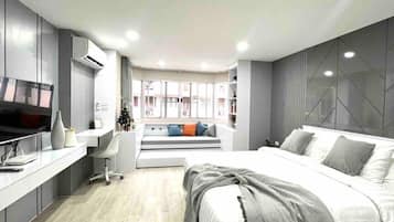 Desk, iron/ironing board, WiFi, bed sheets