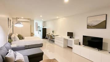 Desk, iron/ironing board, WiFi, bed sheets