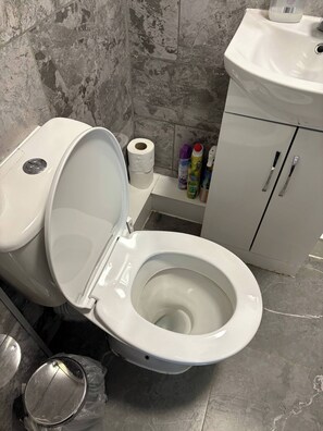 Shared Dormitory, 1 Bedroom | Bathroom