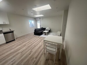 Living area - Luxurious Santa Monica retreat (Santa Monica)