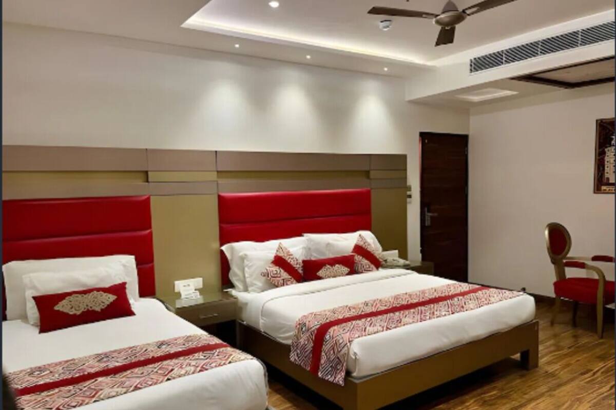 Standard Room | Meja, ruang kerja komputer riba, seterika/papan seterika, Wi-fi percuma