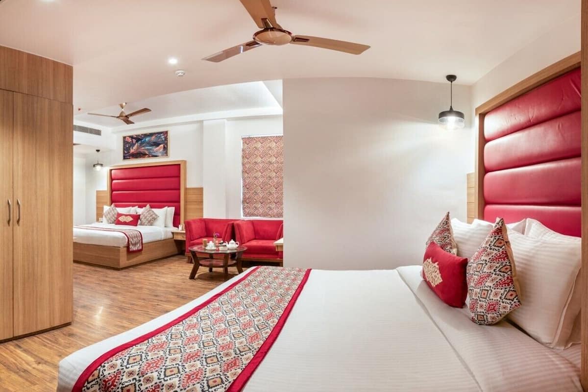 Habitación familiar | Escritorio y espacio para trabajar con laptop